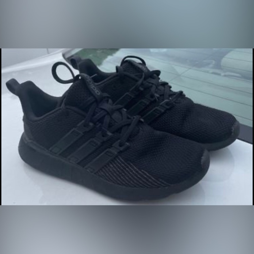 adidas questar flow YOUTH/MEN SZ 6 / W 7.5